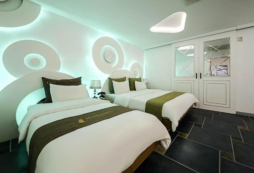 בית מלון כפרי Dubai