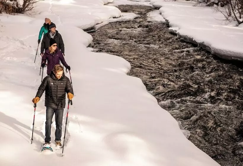 Hotelli Eleven Taylor River Lodge