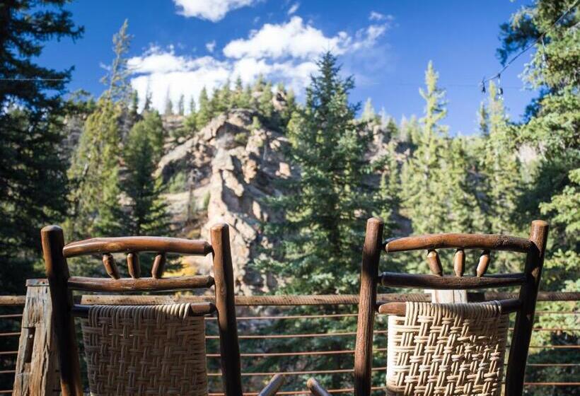 호텔 Eleven Taylor River Lodge