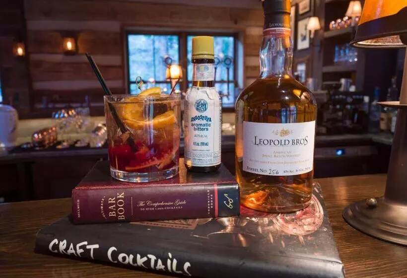 Hotelli Eleven Taylor River Lodge