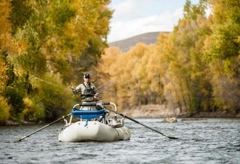 호텔 Eleven Taylor River Lodge