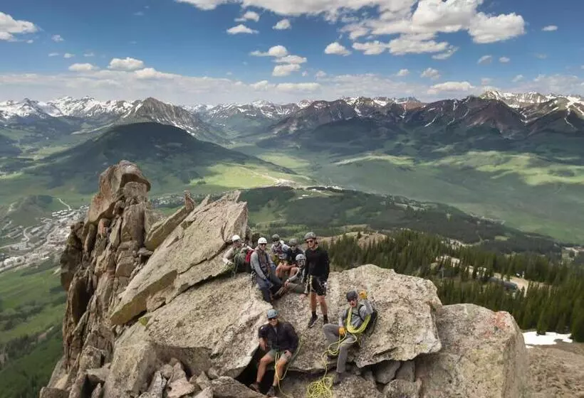 Hotelli Eleven Taylor River Lodge