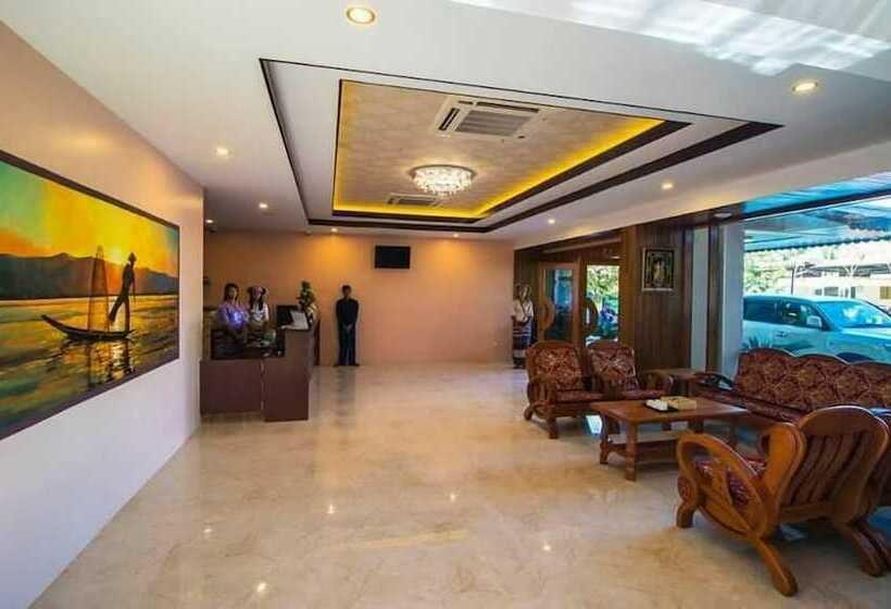 Peach Hotel Inle