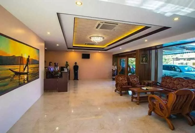 Peach Hotel Inle
