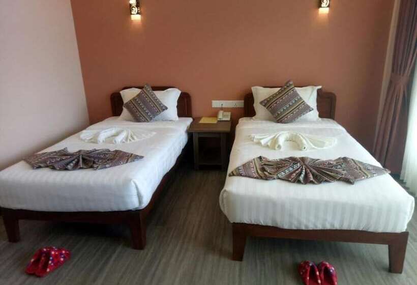 Peach Hotel Inle