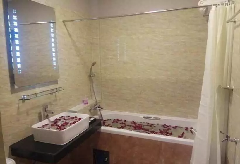 Peach Hotel Inle