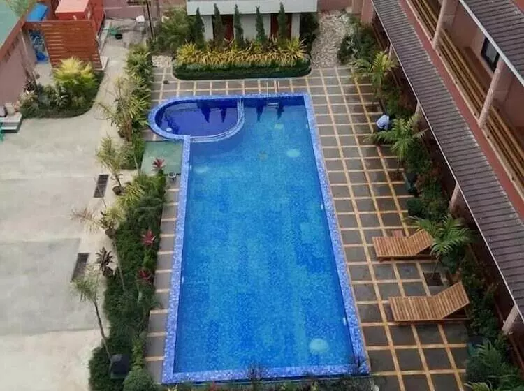 Peach Hotel Inle
