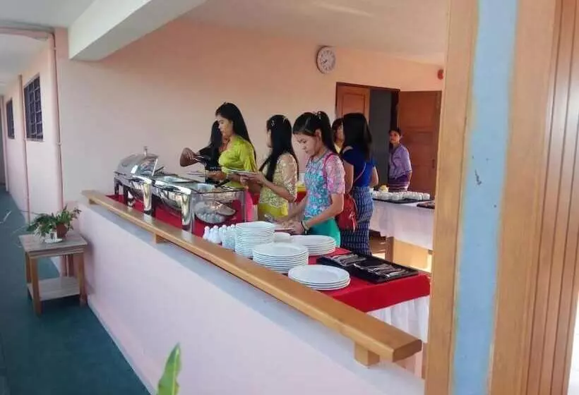 Peach Hotel Inle