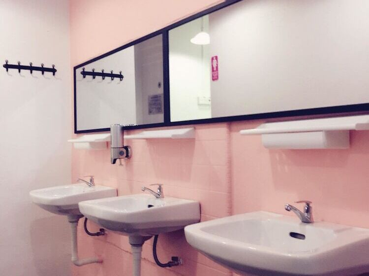 Pensão Hideoutsixty4