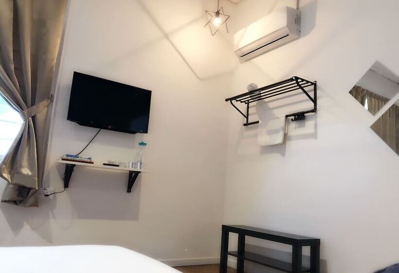 Pensão Hideoutsixty4