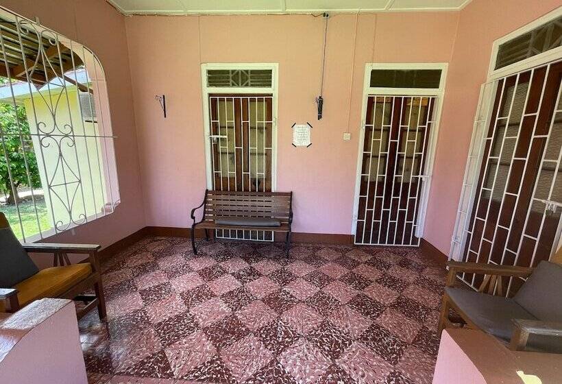 پانسیون Little Shaw Park Guest House