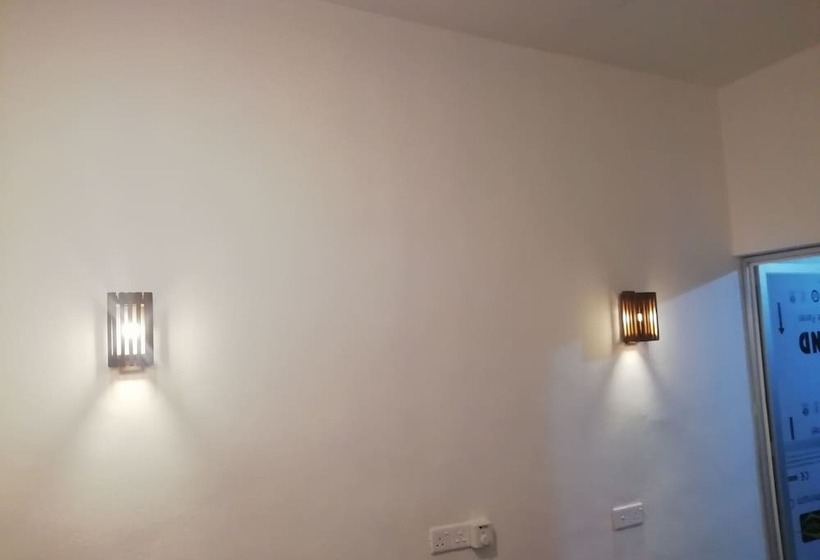 ペンション Sea Shells Inn Arugambay