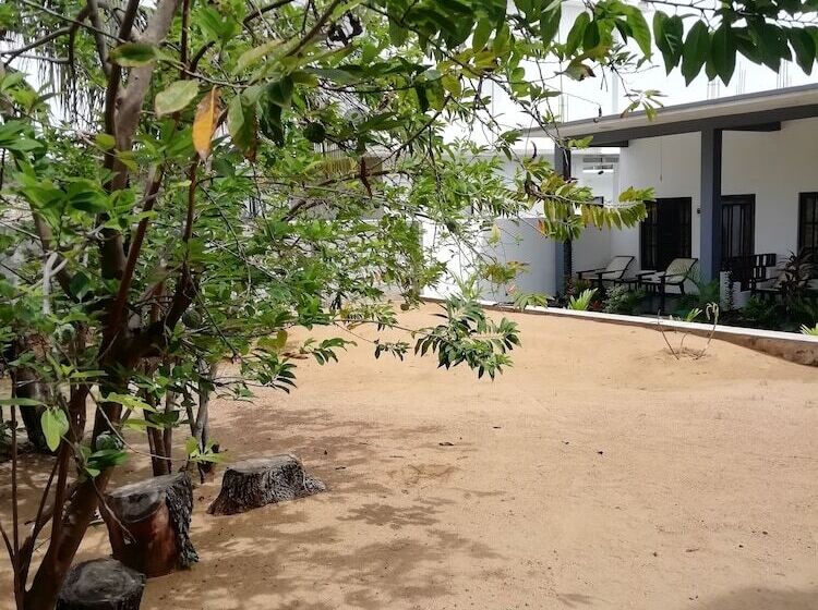 ペンション Sea Shells Inn Arugambay