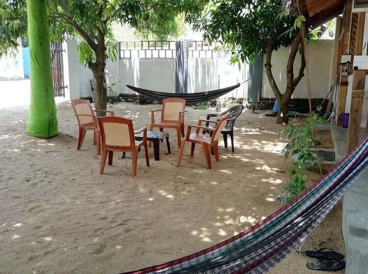 ペンション Sea Shells Inn Arugambay