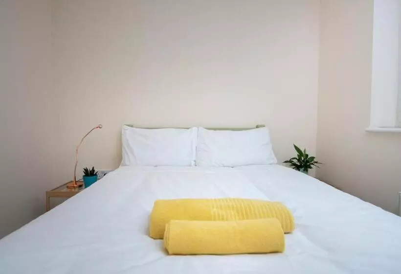تختخواب و صبحانه Bristol Bnb