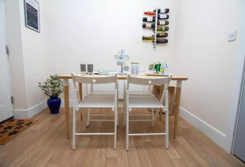 تختخواب و صبحانه Bristol Bnb