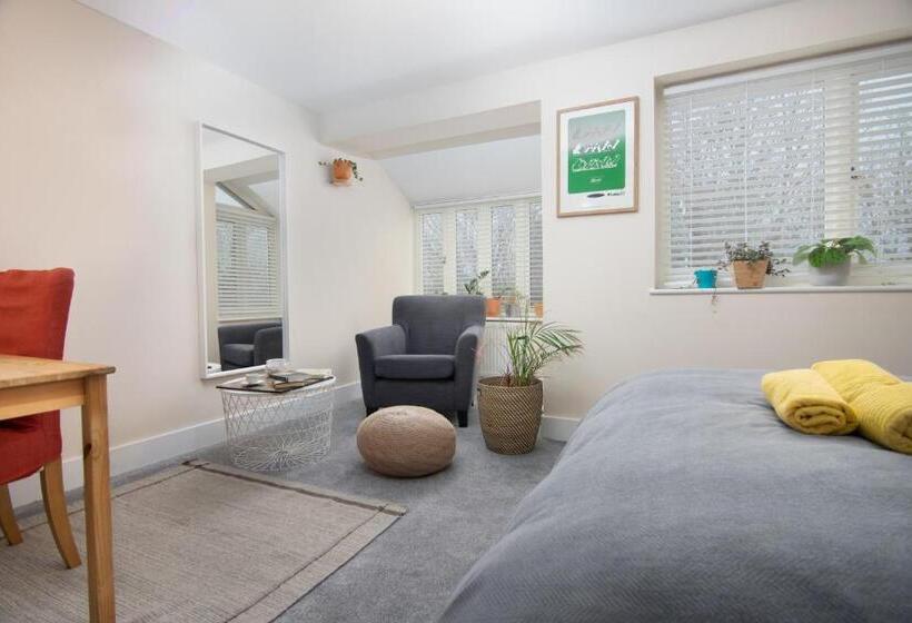 تختخواب و صبحانه Bristol Bnb