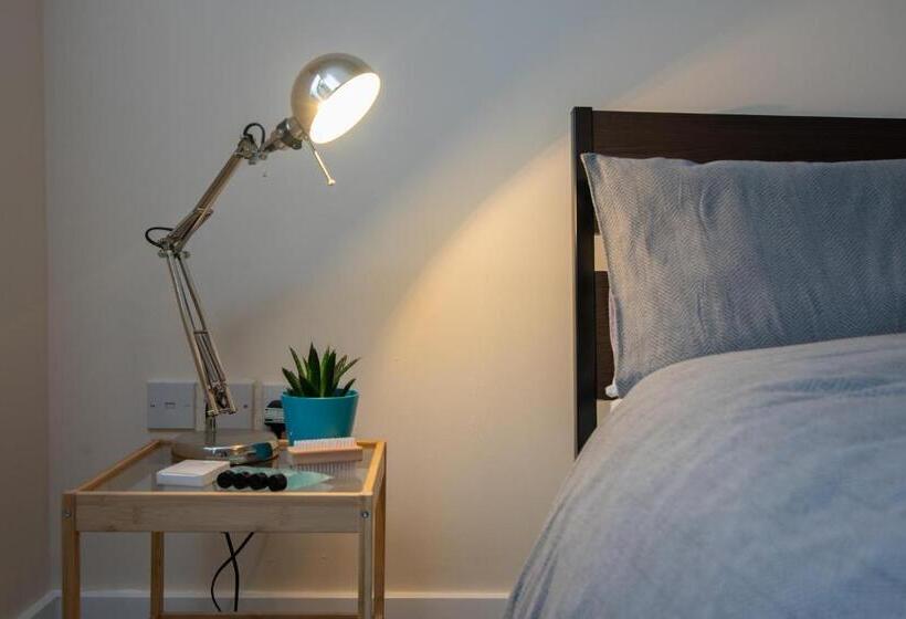 تختخواب و صبحانه Bristol Bnb