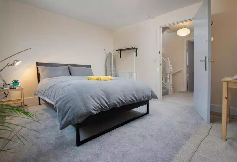 تختخواب و صبحانه Bristol Bnb
