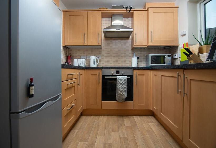 تختخواب و صبحانه Bristol Bnb