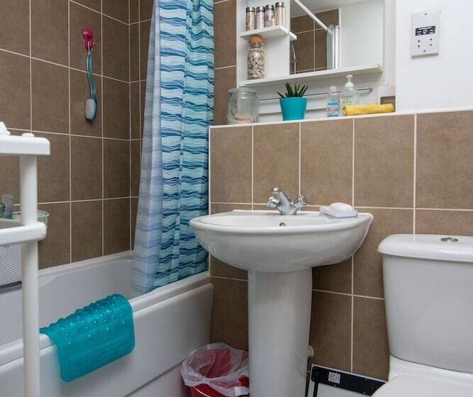 تختخواب و صبحانه Bristol Bnb