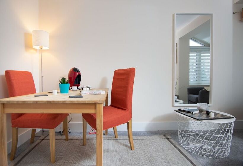 تختخواب و صبحانه Bristol Bnb