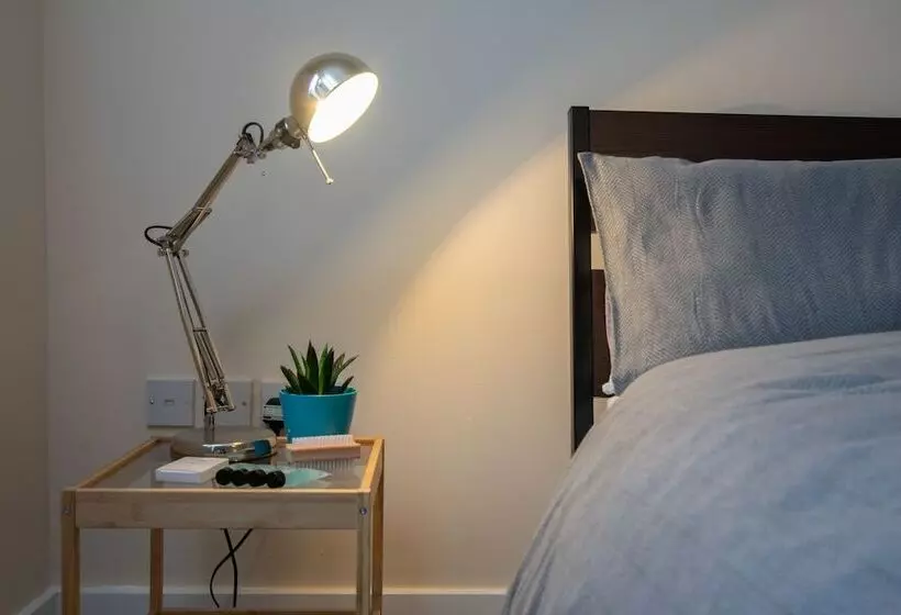 تختخواب و صبحانه Bristol Bnb