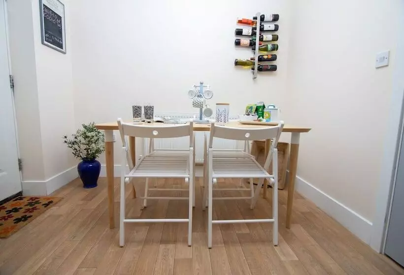تختخواب و صبحانه Bristol Bnb