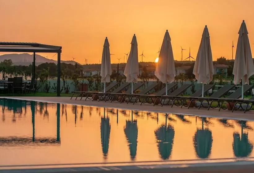 Acroter Hotel & Spa