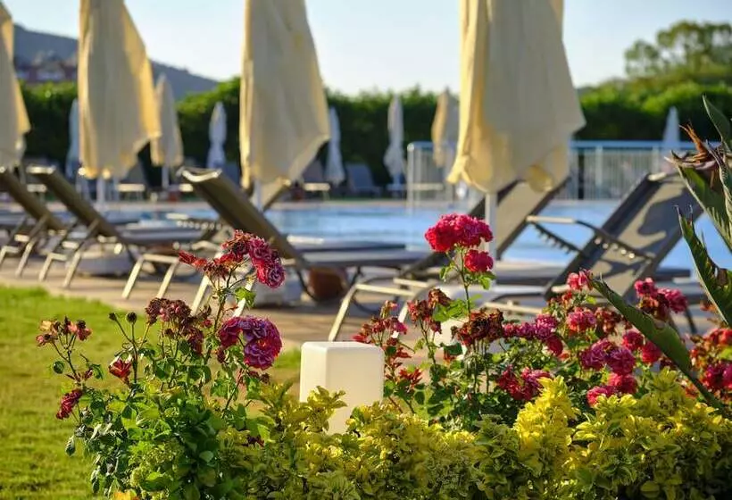 Acroter Hotel & Spa