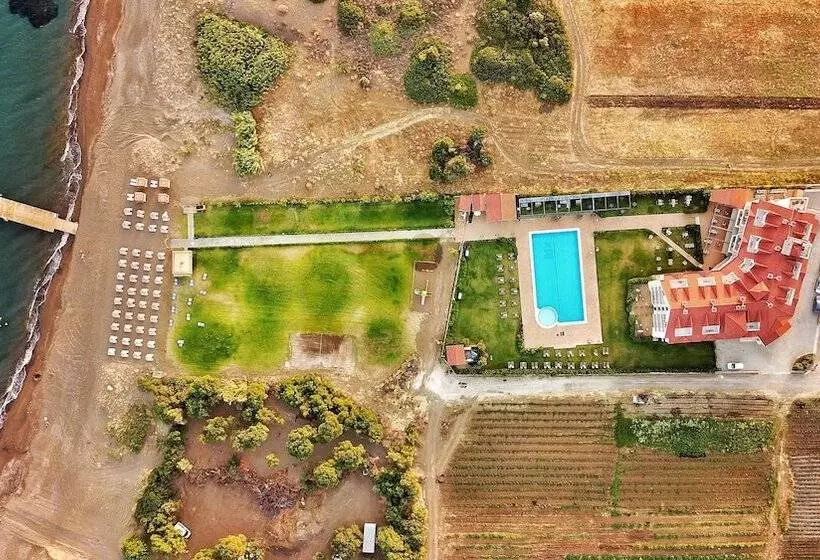 Acroter Hotel & Spa