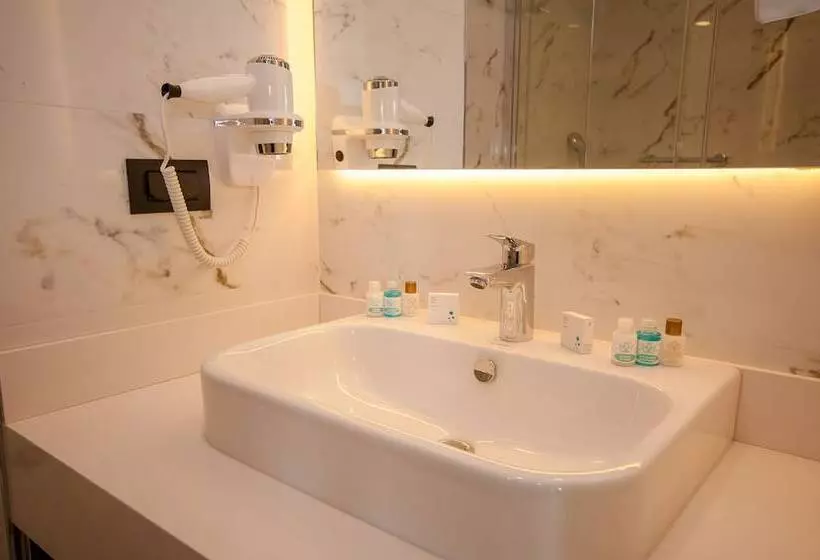 Acroter Hotel & Spa