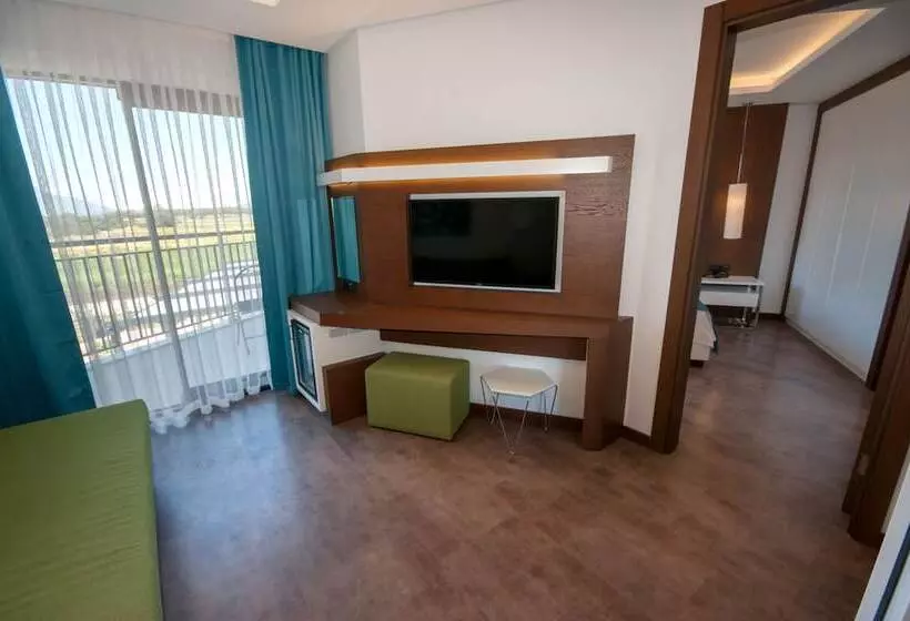 Acroter Hotel & Spa