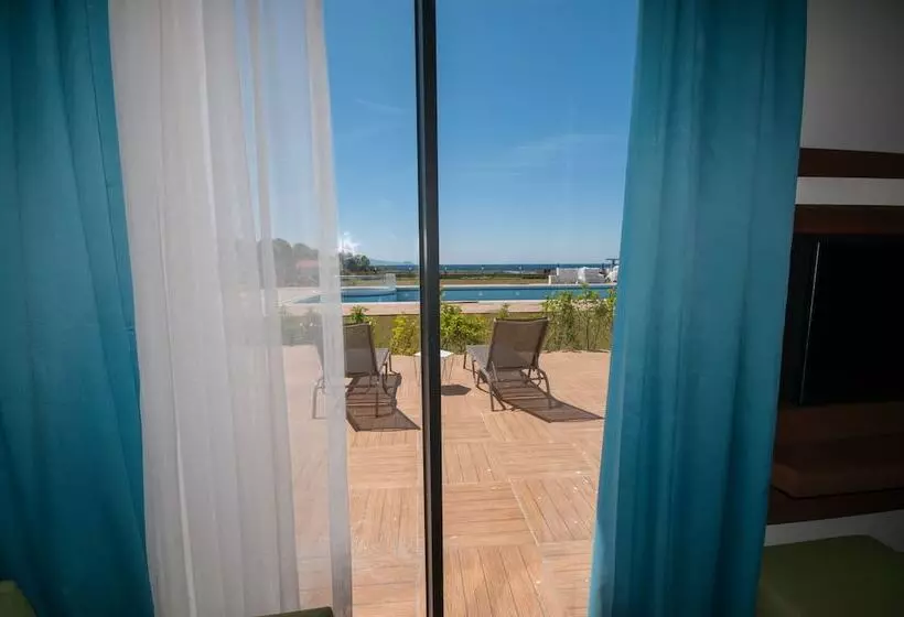 Acroter Hotel & Spa