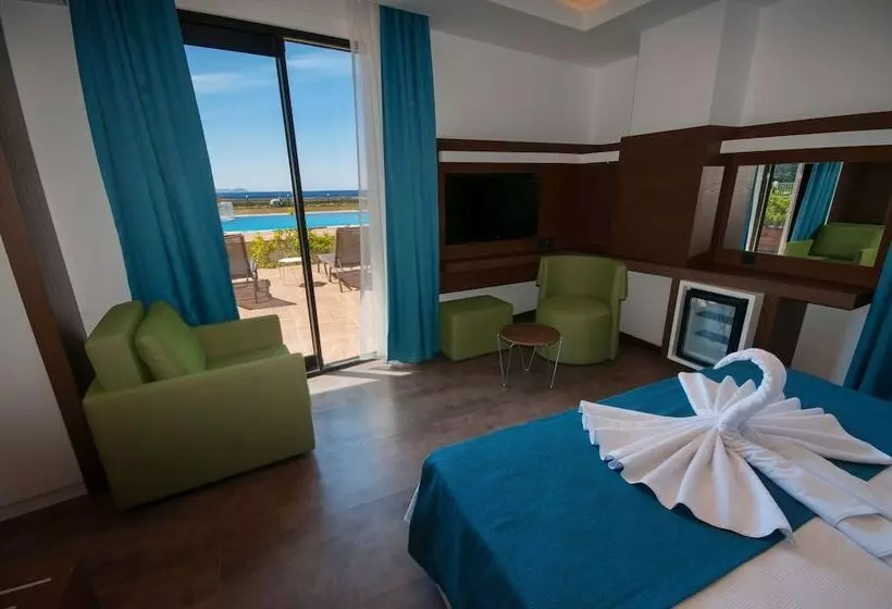 Acroter Hotel & Spa
