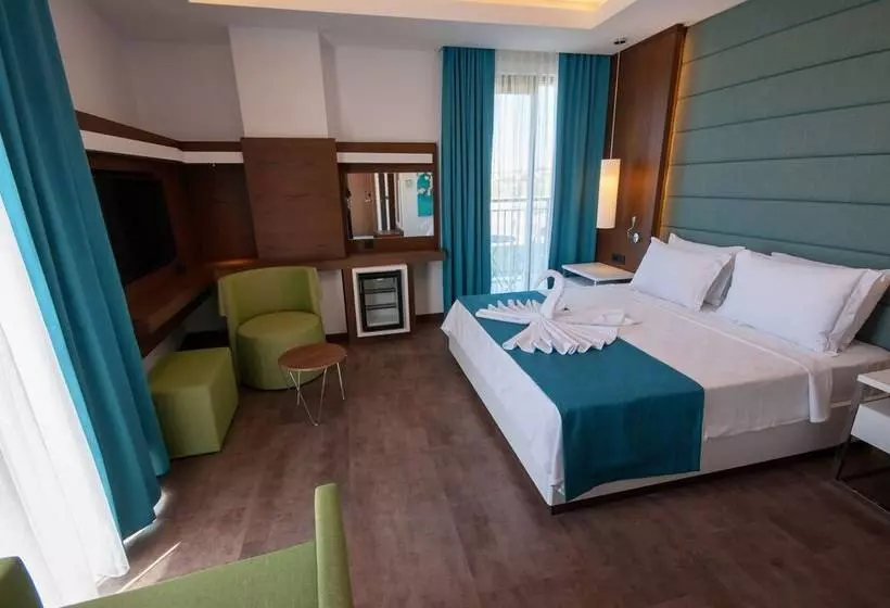 Acroter Hotel & Spa