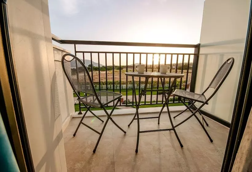 Acroter Hotel & Spa