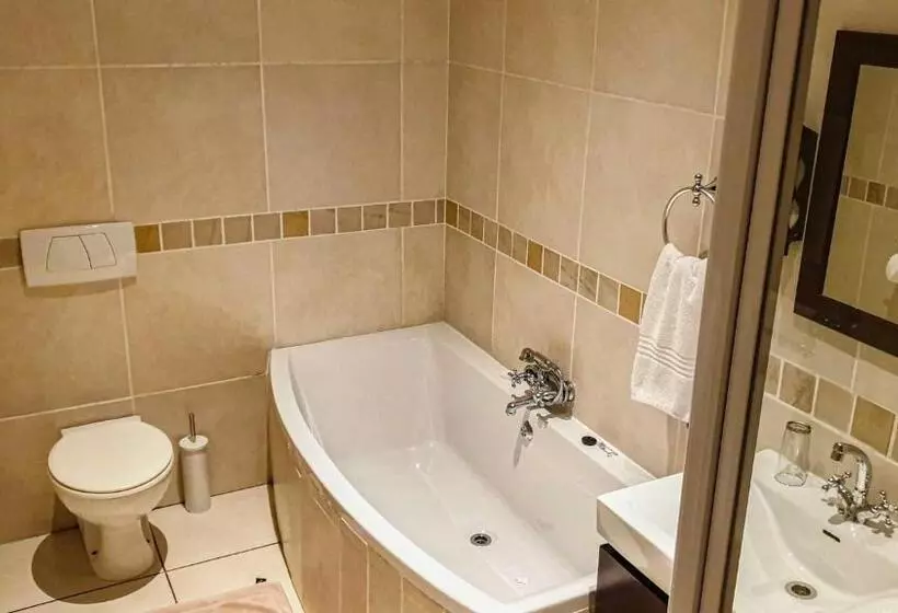 Hotelli Komani Resorts