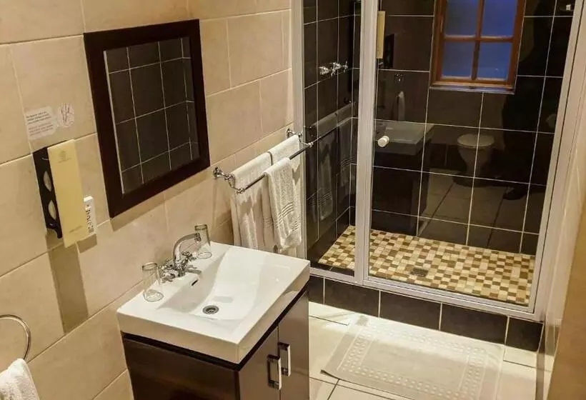 Hotelli Komani Resorts