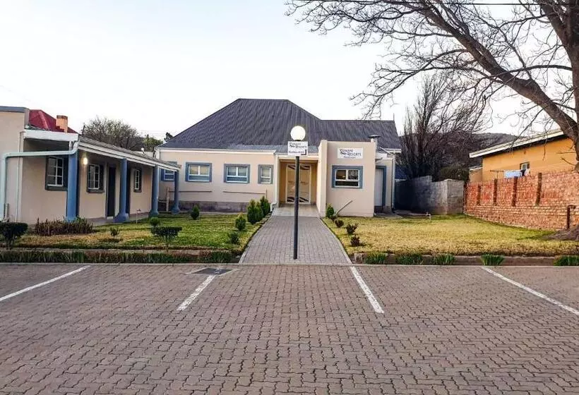 Hotelli Komani Resorts