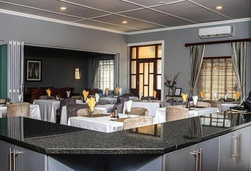 ホテル Komani Resorts