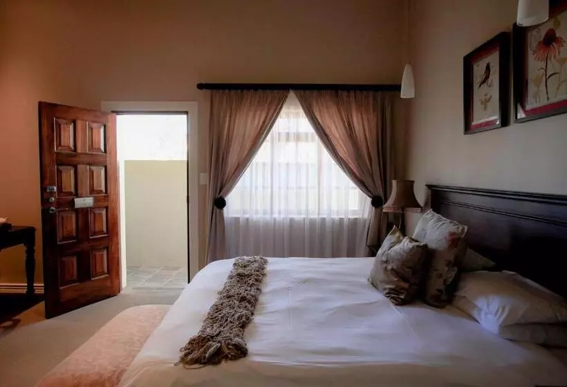 Hotelli Komani Resorts