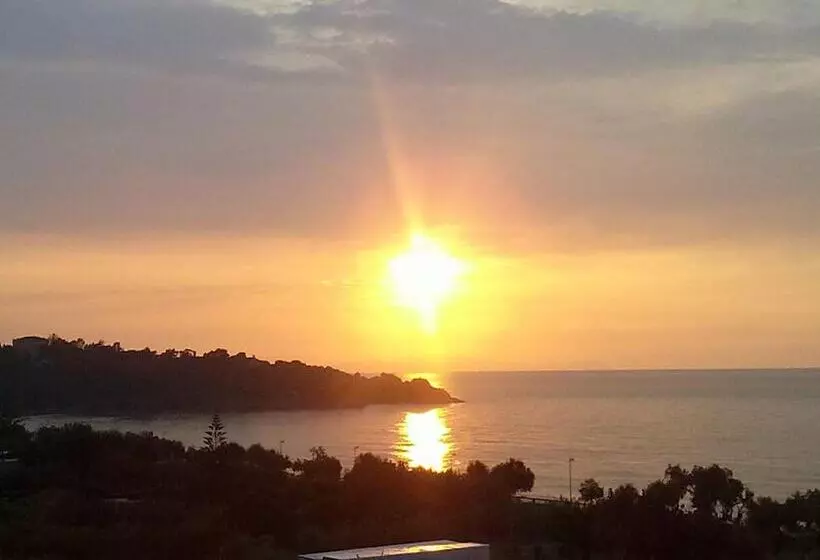 تختخواب و صبحانه Holidays Cefalù