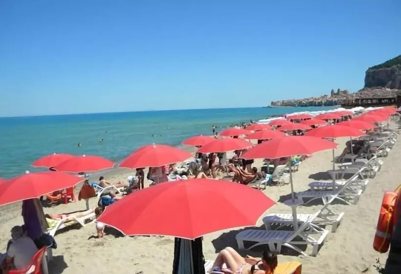 تختخواب و صبحانه Holidays Cefalù