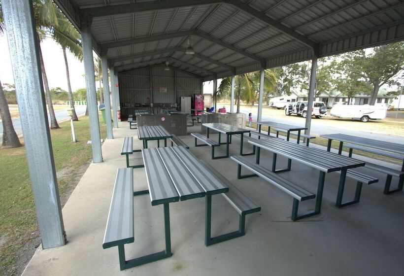 בית מלון כפרי Central Tourist Park