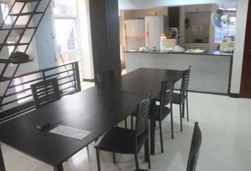 ホテル D' Morvie Suites Lapasan