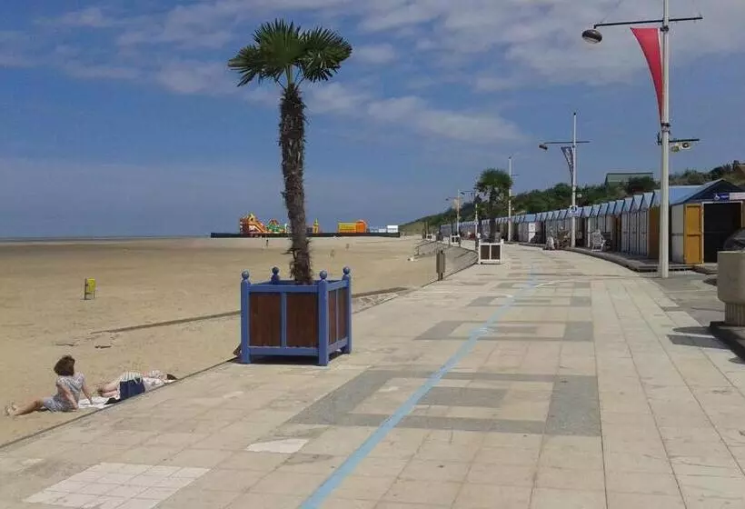 Hotelli Face à La Mer