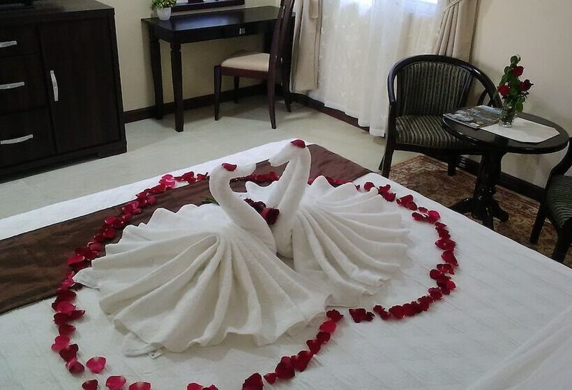 בית מלון כפרי Venezia Suites Resort