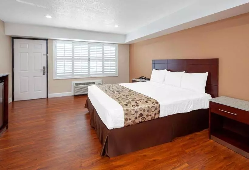 モーテル Travelodge By Wyndham Harbor City