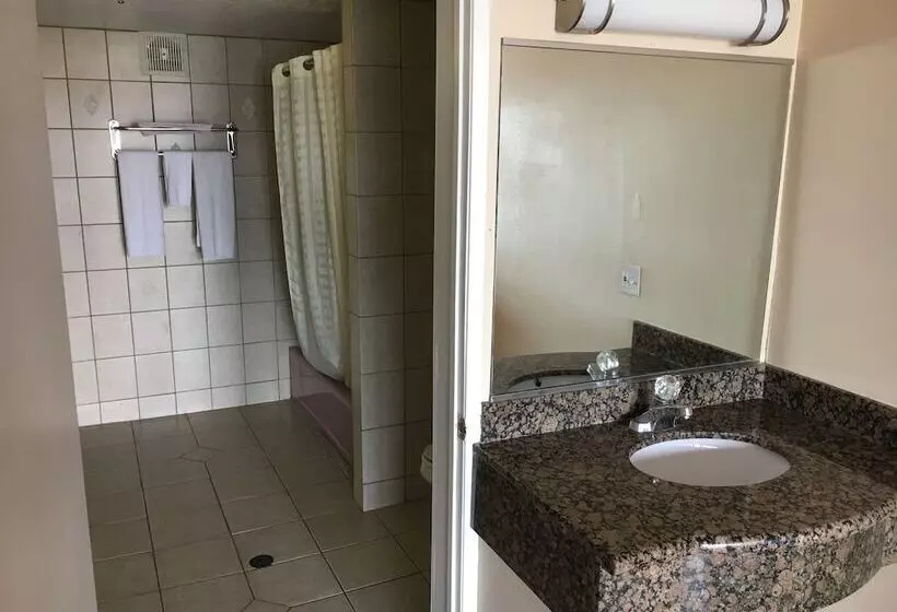 モーテル Travelodge By Wyndham Harbor City